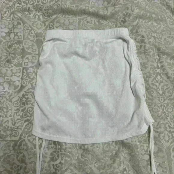 Woman’s white skirt in size small - Picture 2 of 3